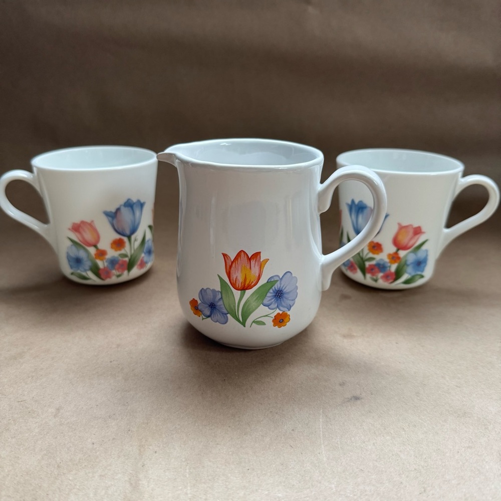 Corning Ware Set of 2 Fresh Cut Tulips Vitelli Glass Mug with Ceramic Milk Jug